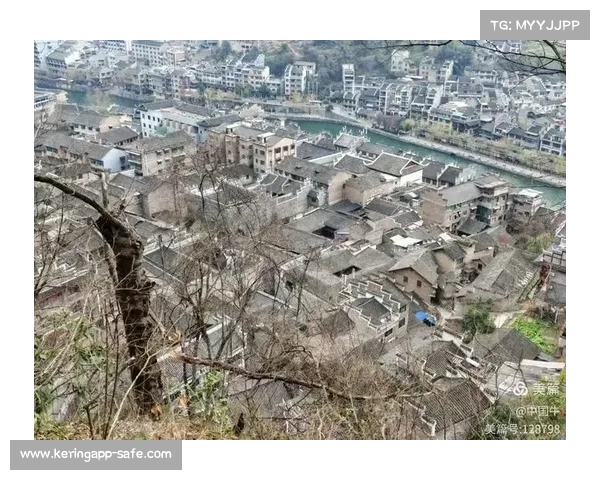 全线告急!镇远古城遭遇特大水灾,居民失去一生积蓄(镇远古城航拍) 全线告急!镇远古城遭遇特大水灾,居民失去一生积蓄(镇远古城航拍)